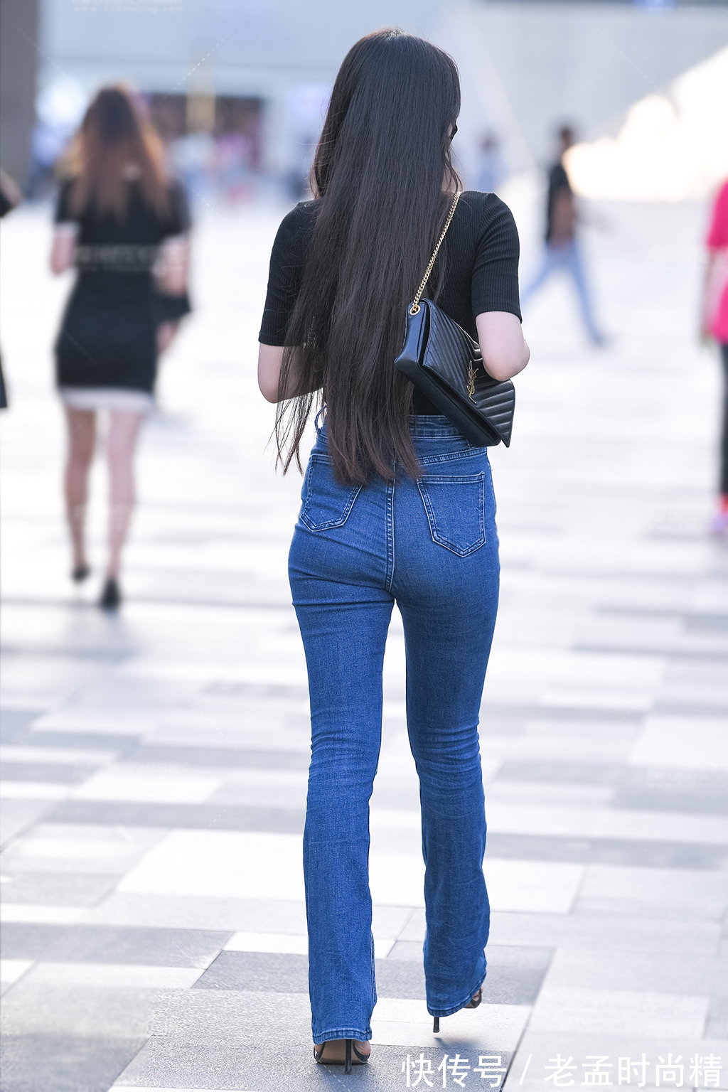 穿搭|秋季优选微喇叭裤，穿着显瘦又显腿长，搭配休闲又简约大方