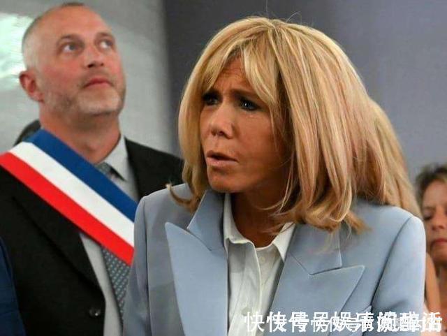 布丽吉特 67岁布丽吉特换发型了,法式小卷宛如芭比,皮肤光滑似少女