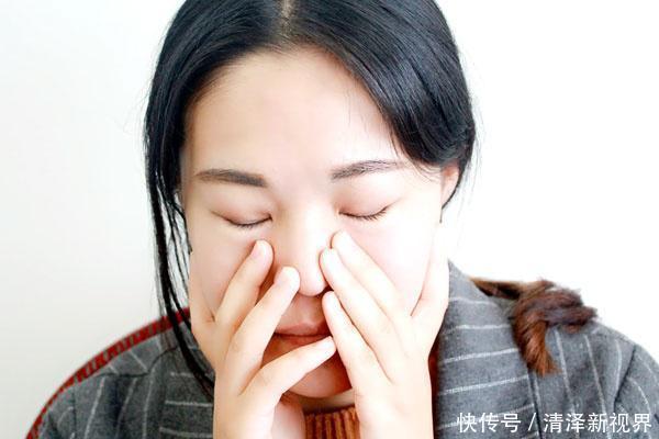 一段时间|女性睡前双腿保持这个姿势，坚持一月，或会白捡五个喜人的好处