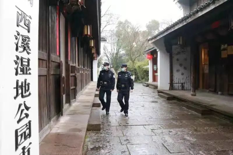 女士|儿子春节没回家，杭州这位母亲在朋友圈里找……