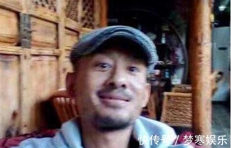 擊敗鳳凰傳奇,草根歌手阿寶翻車后退隱歌壇,現(xiàn)在變成軟飯男?