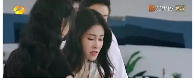 张碧晨|张碧晨一根筷子盘头发,赵丽颖都惊讶了