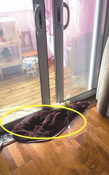 积水|物业不让封阳台,他把排水槽跟阳台门轨道合二为一,好看还不积水