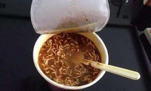  等级|上课偷吃零食“等级划分”，最后一个吃完不被发现的，有特工潜质