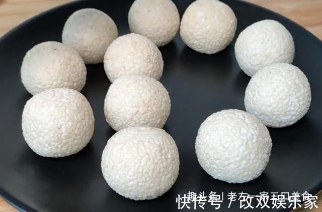 一碗糯米粉，开水一烫，教你做空心麻团，不开裂不回缩，个个空心
