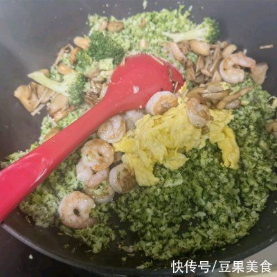 美食新滋味：好吃不腻的刷脂无米营养炒饭