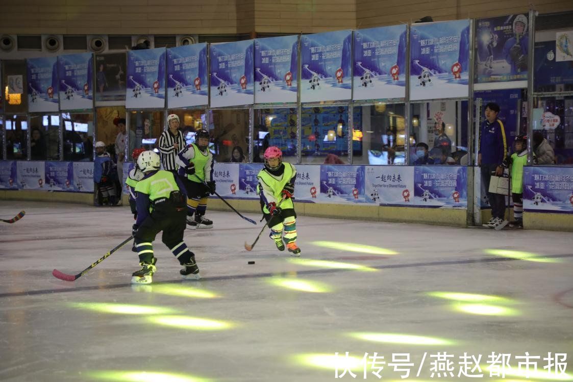 河北体育学院|河北省“魅力冰雪 相约冬奥”冰壶?花滑进商圈活动优雅启幕