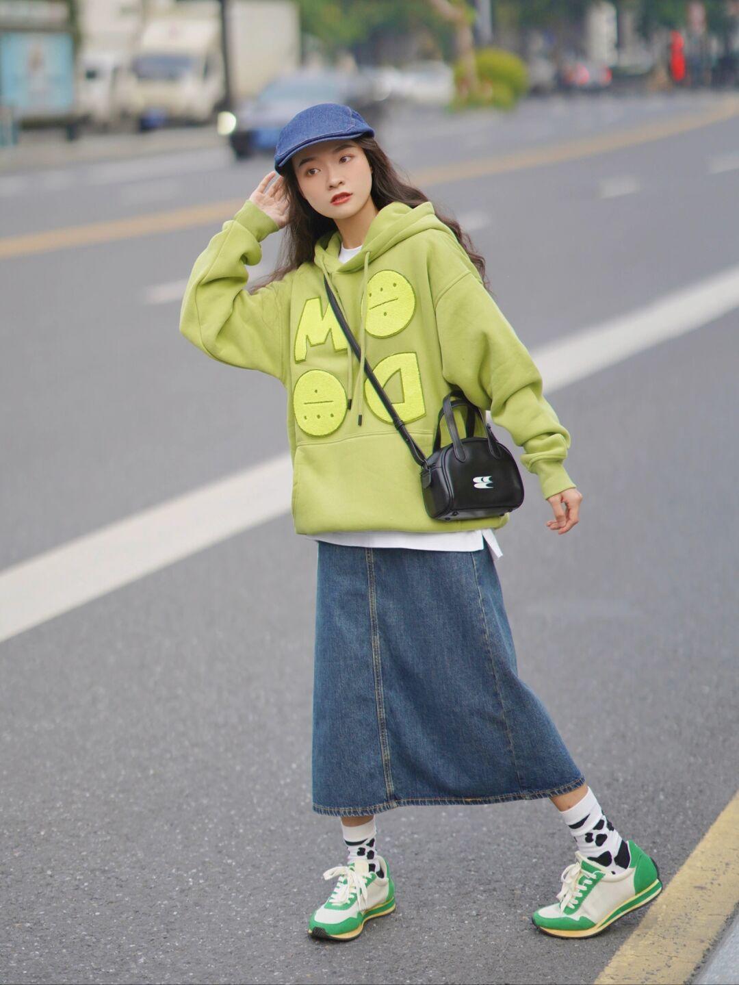 下半身|拯救普通女生!学会这4种搭配,穿卫衣也能美出圈