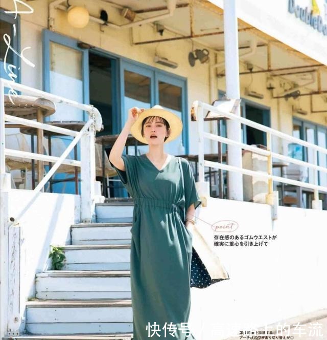 上衣 知性又养眼!时尚博主的10套夏日减龄穿搭,美得让人猜不出年龄