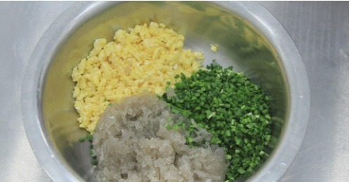 一碗面粉，一盆素馅，不用蒸，快速做蓬松柔软发面馅饼，好吃极了