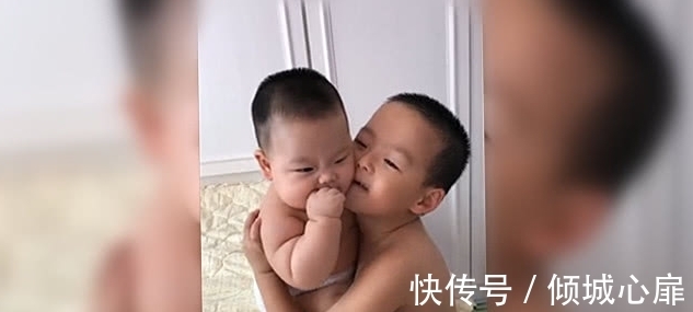 头胎|自从妈妈生了弟弟后,相差5岁的哥哥都不知咋稀罕好了,超温馨