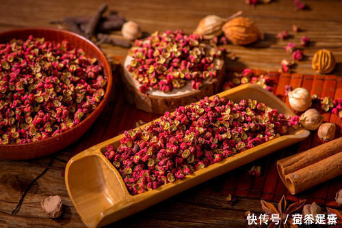 炖排骨时，请牢记“3不放”，保证排骨鲜嫩又入味，还没一点不腥