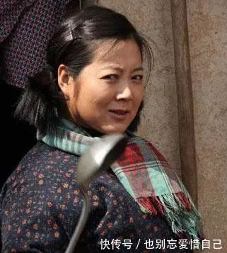 胡杨女人|为什么总演农村大姐胖婶王茜华自曝当年被梅婷抢角,难忍泪水