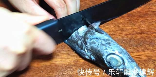 带鱼别再红烧了，多加一个鸡蛋，不清蒸不油炸，上桌人人抢着吃