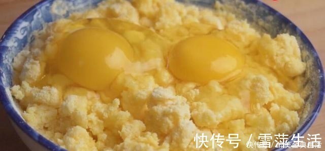 营养物质|玉米面最好吃的做法,加1个苹果,养胃助消化,孩子特别喜欢吃!