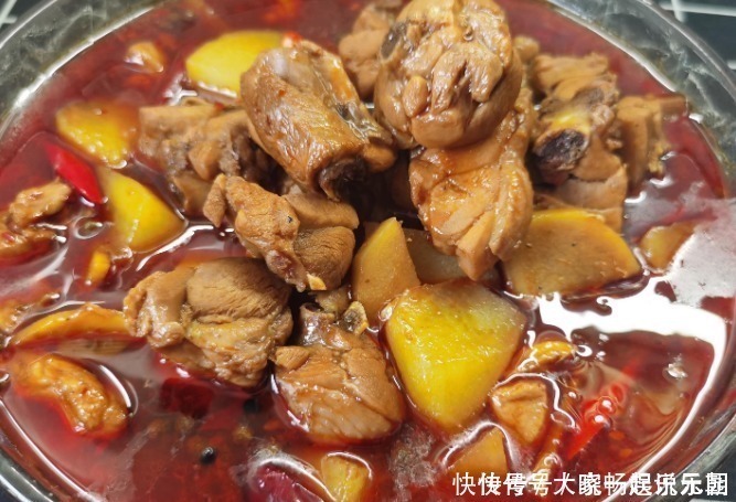 炖鸡时,先焯水还是直接炖都不对,学会这一招,在家也能当大厨