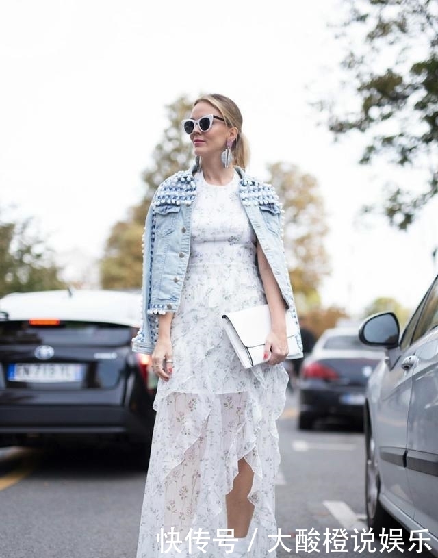 如果你今年过了50,建议别穿黑裤子!瞧瞧这几种穿搭,时髦显年轻