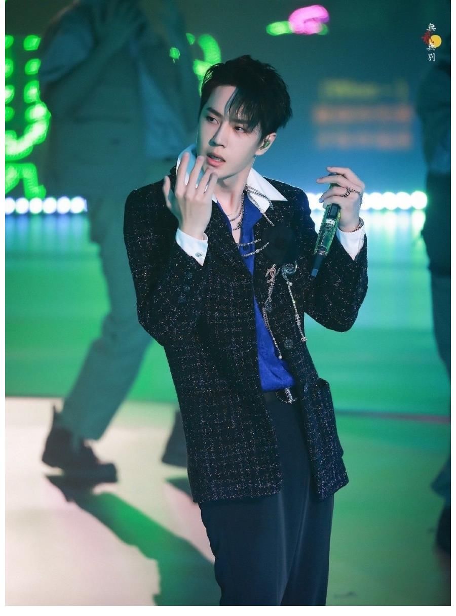 樂華|王一博綠海撐起樂華演唱會(huì)！僅四分鐘曝光量16億，主持人靠他暖場(chǎng)