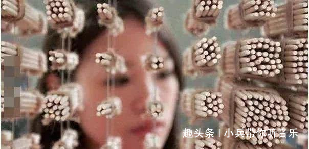 艺术家$美女用上万根筷子拼成成龙,没有一人相信,看到成品后全傻