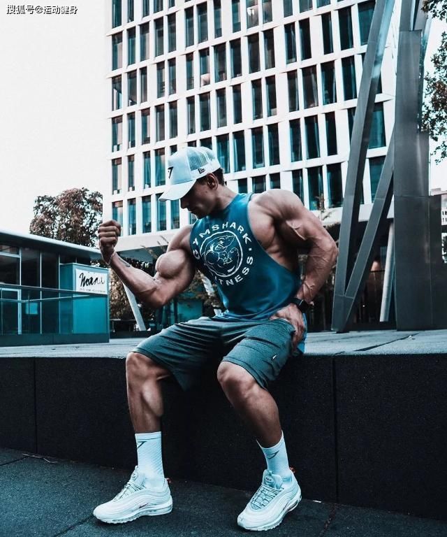 胸肌|臂围45cm,二头肌似小山包的猛汉奶爸,还自带肌肉抽筋绝活