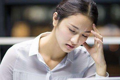 女人|绝经是女人“一道坎”，别大意！4个变化是通知“它来了”