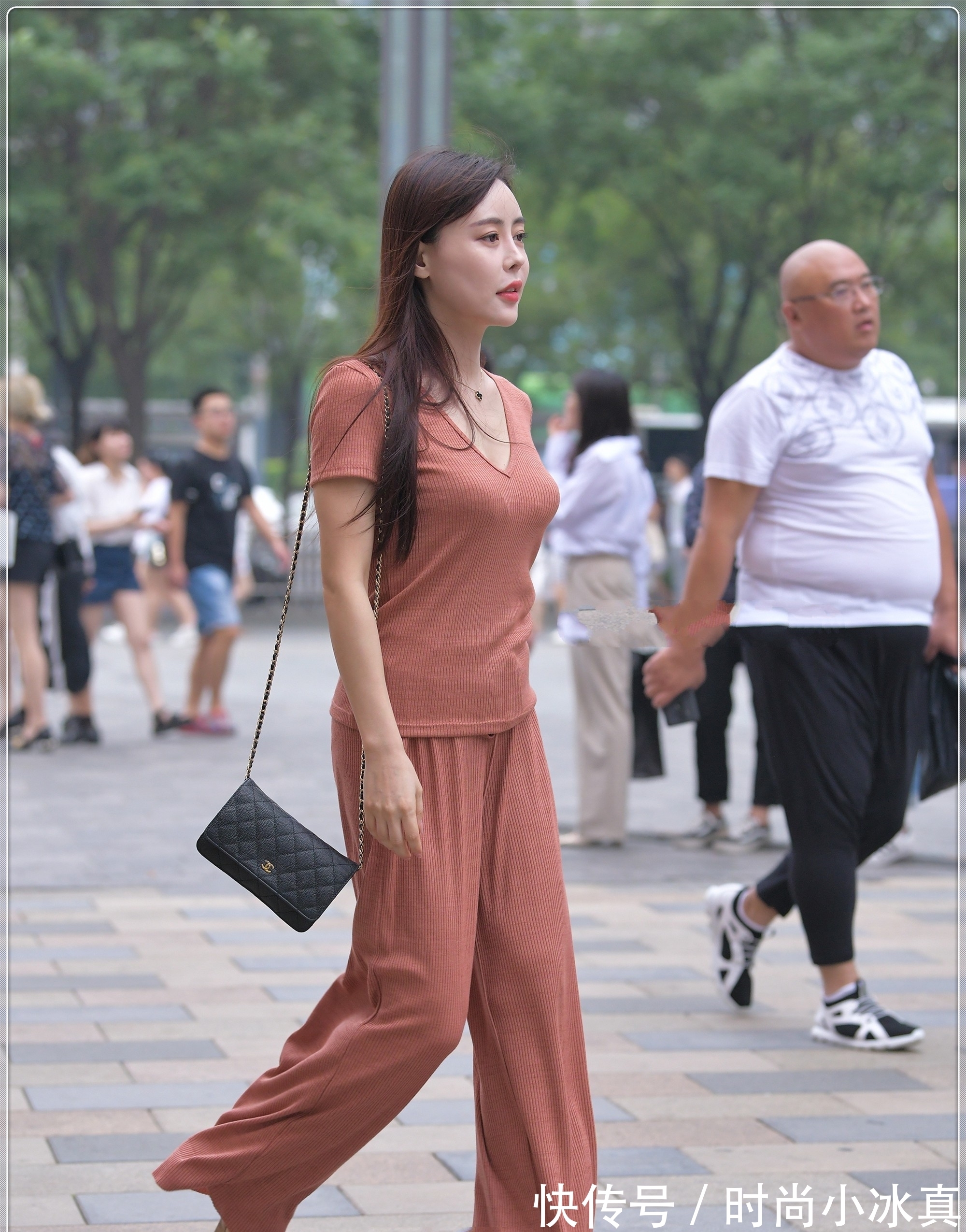 玫粉色 玫粉色针织套装,柔软舒适,垂感十足