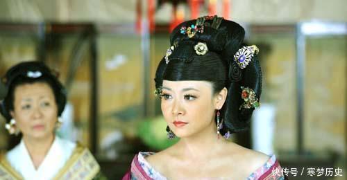 大臣|她为了不与皇帝陪葬，使用了特殊的手段，导致这位皇帝废除殉葬