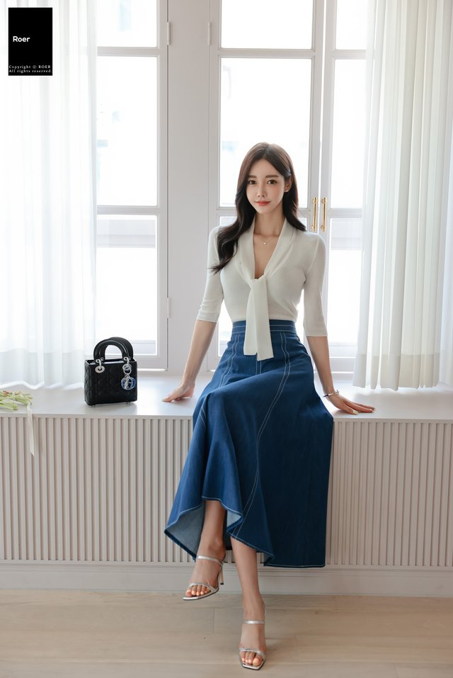 新奥尔良|时尚精品:孙允珠搭配的新奥尔良都市牛仔斜衩柔纱裙