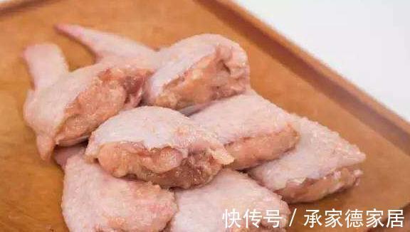 小孩最爱的鸡翅包饭，教你在家这样做，色泽诱人又入味，百吃不厌