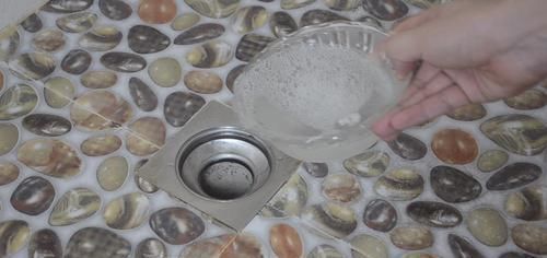 不管下水道有多臭,只需倒一碗它,异味和小飞虫全消失,太实用了