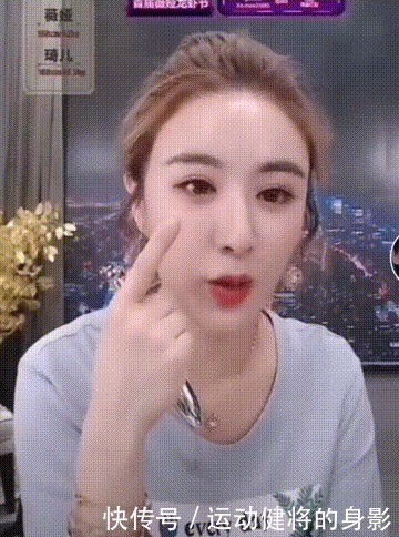 妆感|吉娜真是放开了!大方卸掉假睫毛,看到素颜真容,难怪妆感那么重