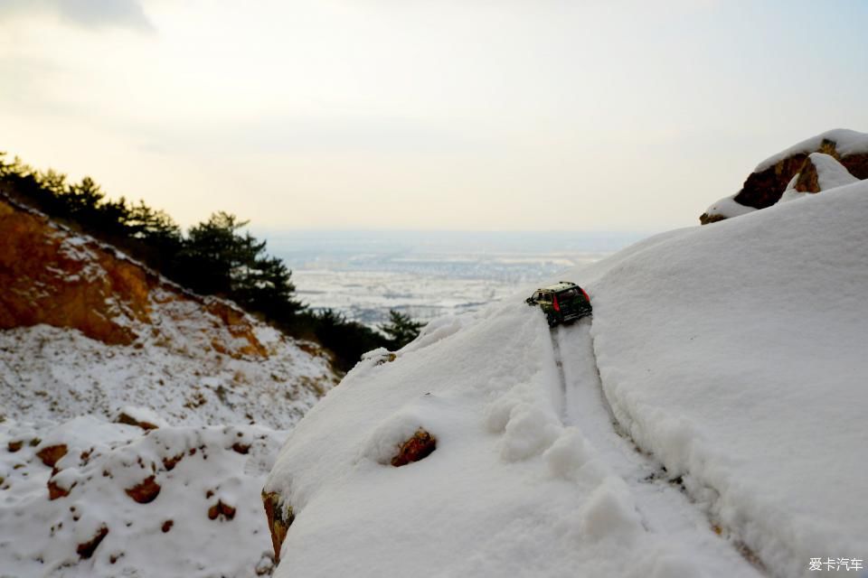 【潮玩车模】单人单车穿越冰雪，勇气可嘉