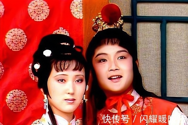 贾宝玉$黛玉死后,宝玉留下两件一模一样的遗物,宝钗大惊,后悔嫁给宝玉