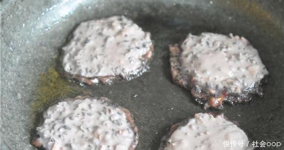 早餐饼|冬天多吃黑米补血比红枣强,蒸一蒸就上桌,细腻好消化,孩子最爱