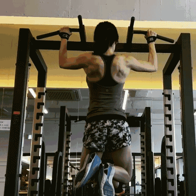 力量训练|韩国女警察,本来以为是个青铜,没想到还是一个健美达人