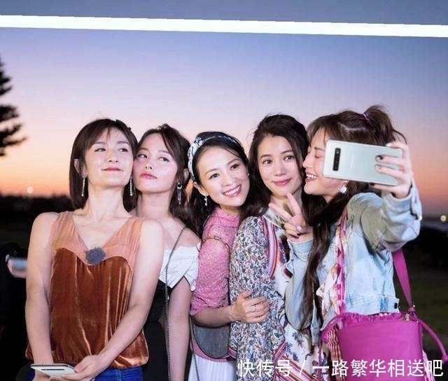 刘涛撑不起队长?拿着手卡像导游,张翰和吴宣仪加入也尴尬