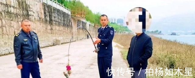 没收渔具并处罚!云南钓鱼人使用违规钓具,被抓时刚好上鱼了