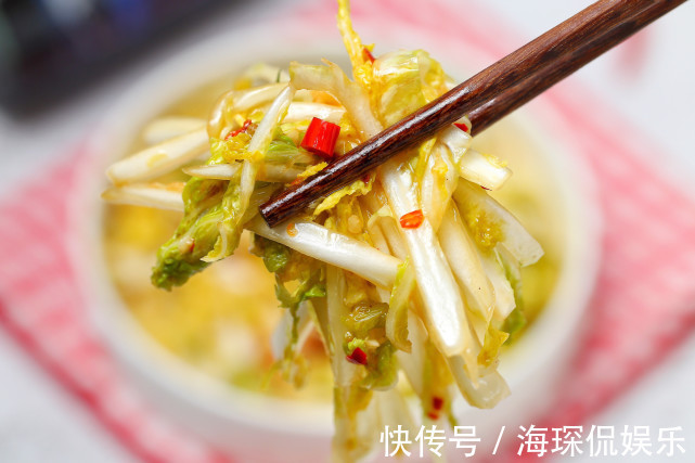 年夜饭别只盯大鱼大肉吃，来道爽口开胃凉拌菜，中和油腻有益肠道