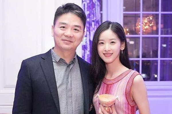 儿女|刘强东一双儿女近况女儿被宠成了公主，儿子却成了他永远的痛