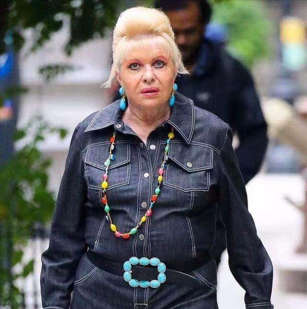 珠宝|特朗普73岁原配真精致,浓妆艳抹超浮夸,珠宝花里胡哨像地摊货