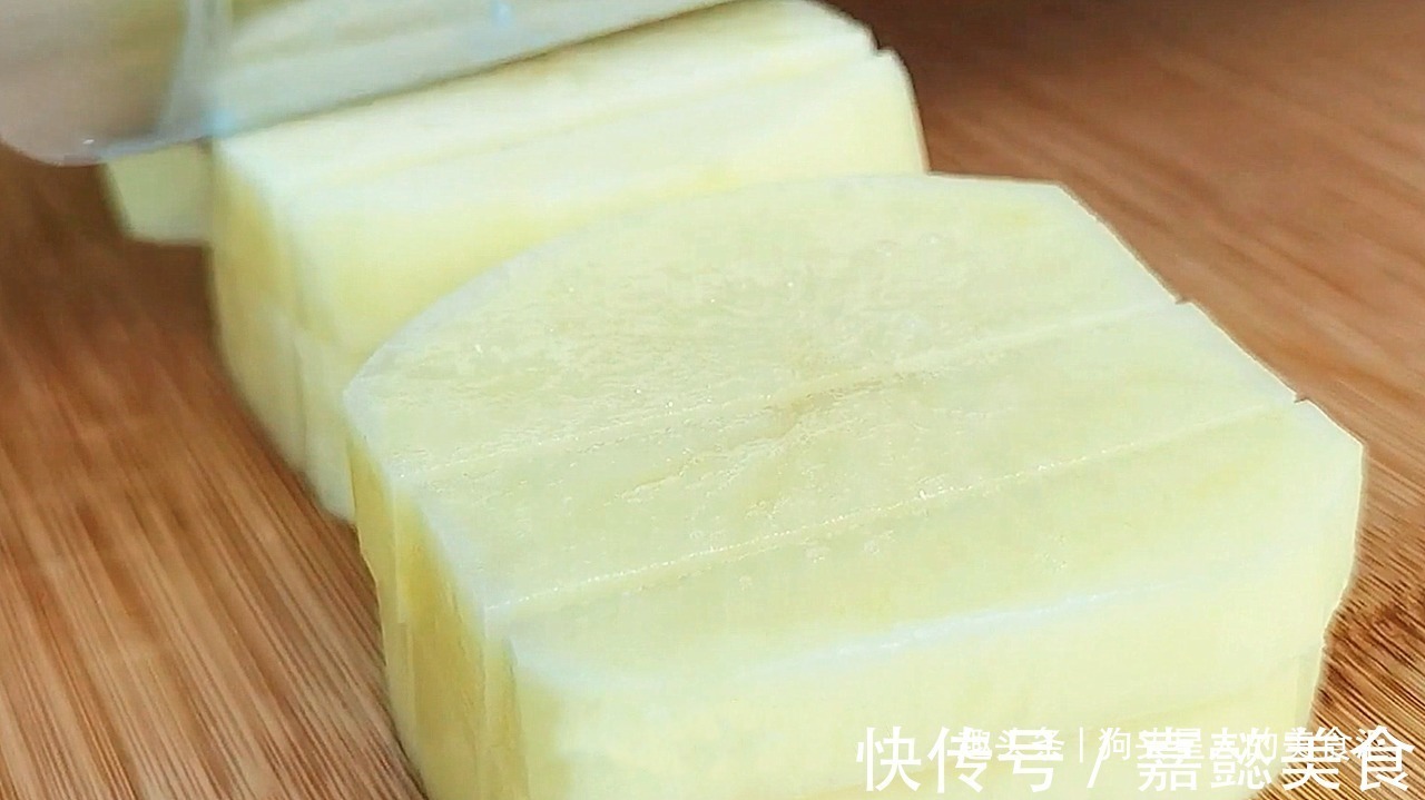 最近很火的土豆做法，店里卖12块钱，在家不到3块钱就能做，真香