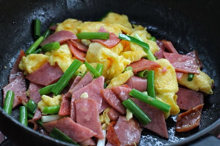 美味|鸡蛋和它一起炒， 颜色好看又美味，主要是做法很简单，值得一试
