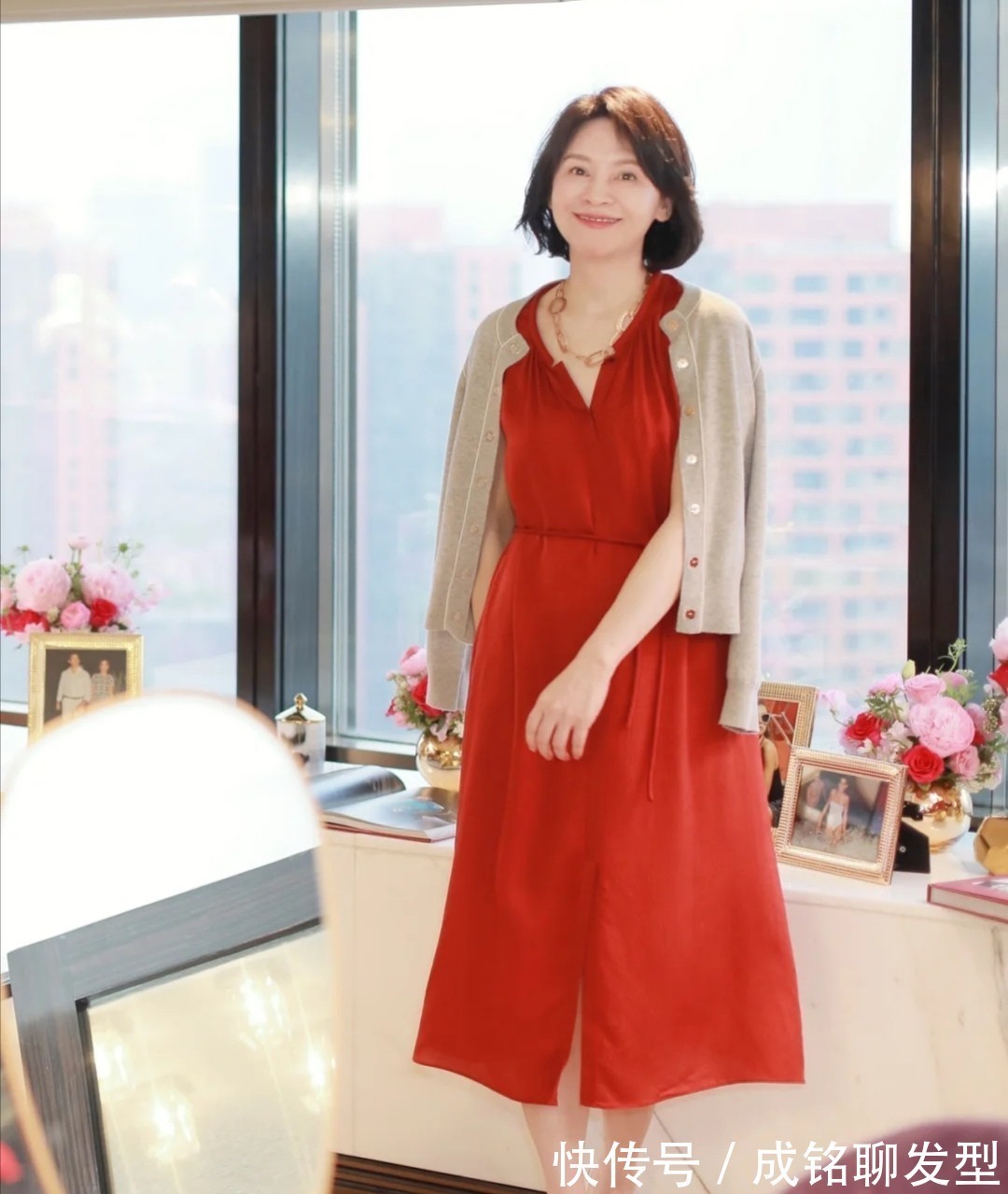 中年|这才是中年女人的学习目标,50多岁靠穿搭出圈,优雅到了骨子里