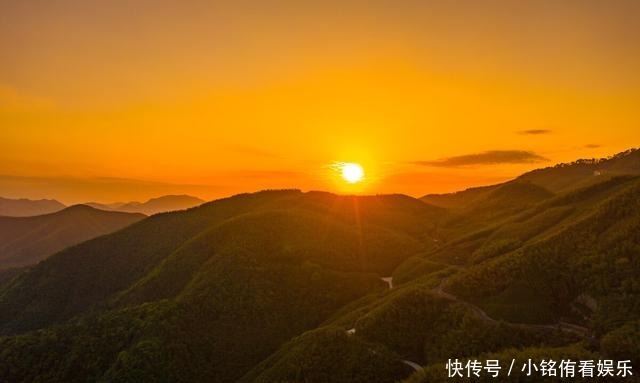 中国四大避暑胜地之一，四季风景秀丽，被誉为江南第一名山