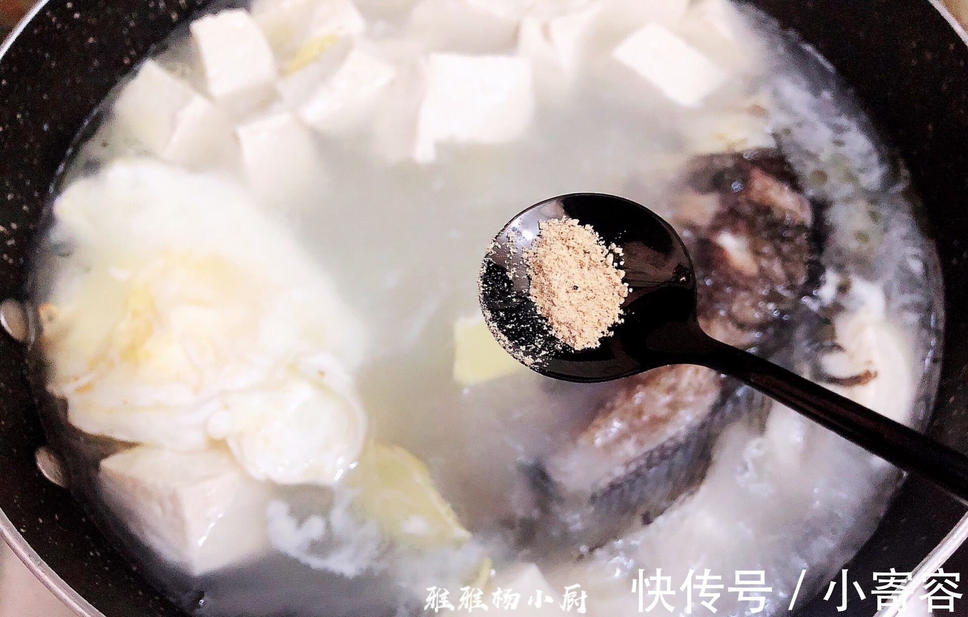 生滚汤|炖鲫鱼汤,别只加水炖,多加一个它,鱼汤奶白,好喝无腥味