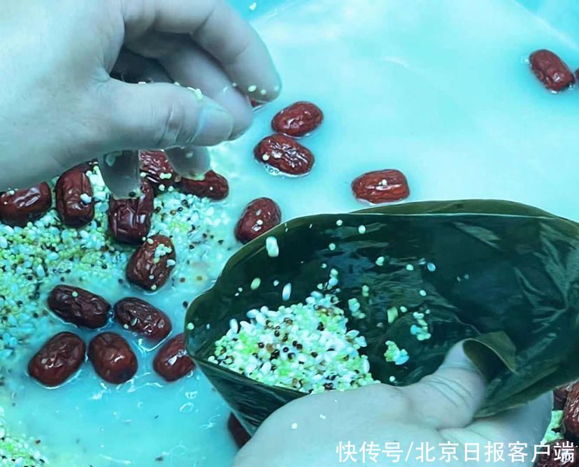 臭豆腐|宫保鸡丁粽子半天卖光！臭豆腐、小龙虾……新口味粽子你尝吗