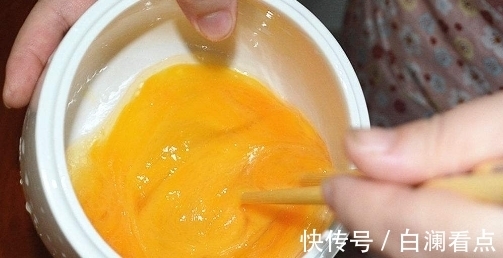 蒸鸡蛋羹也有技巧，光加水太单调，还要加上它，做出来鲜嫩又营养