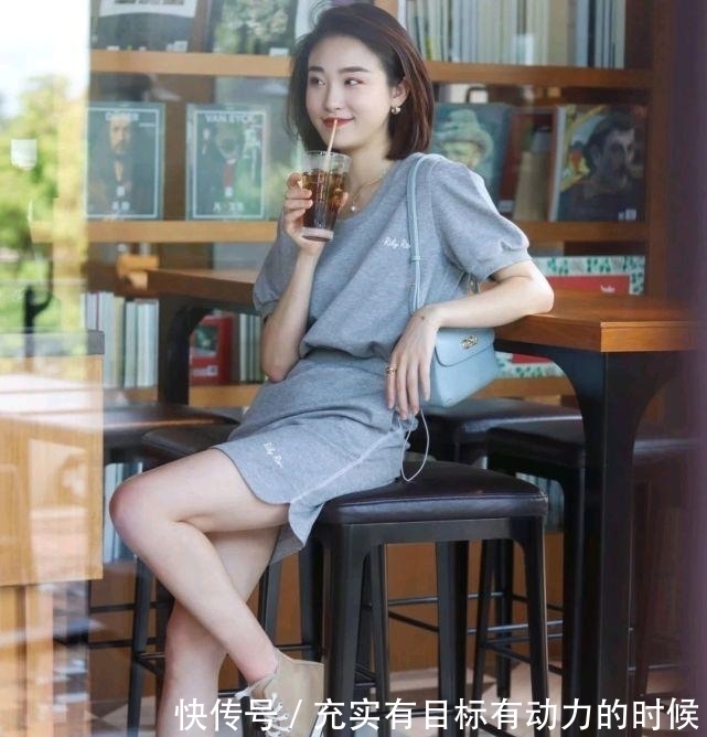 成熟|成熟女人怎么穿才好看呢？简约温柔的穿搭就很不错，高级又有魅力