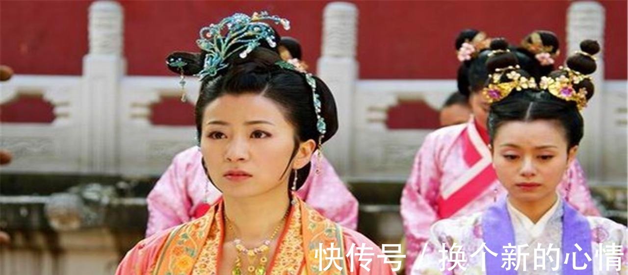 上联&此为千古绝对,一语双关,下联“小妹怕日手遮阴”,上联更为精彩