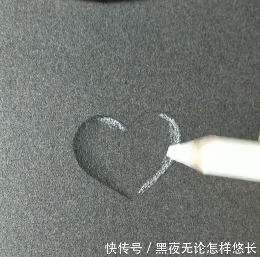 五星红旗!美术生画爱心水滴,还加了五星红旗,网友:又被美术生圈粉了